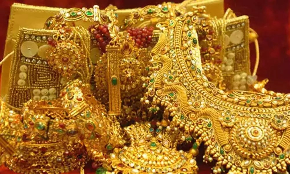 सुनको मूल्य बढ्यो : चाँदीको स्थिर