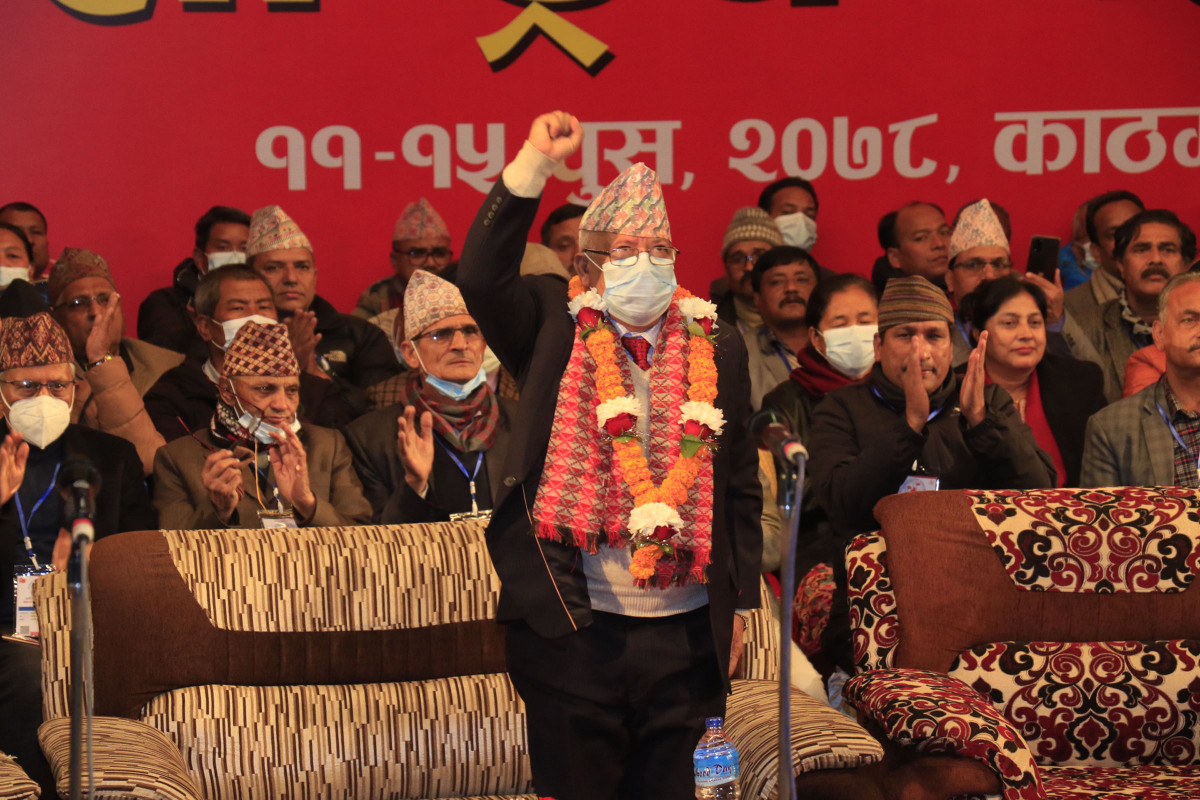 Maobadi_Mahadhiweshan_Madhav_Kumar_Nepal_Abhiwadan.JPG