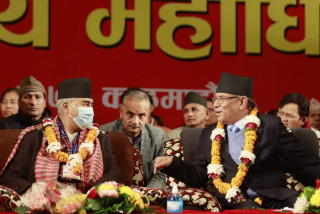 एक-अर्काको प्रशंसामा देउवा - प्रचण्ड