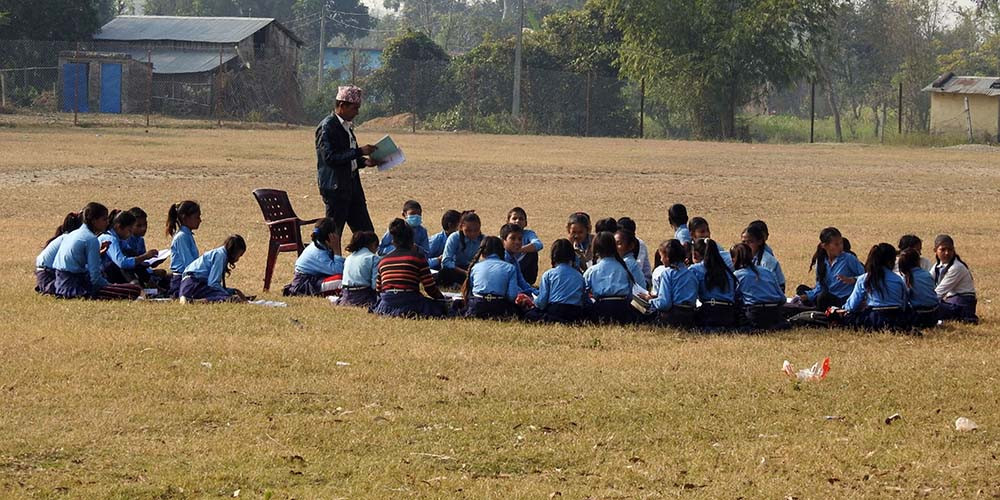 विद्यालयमा रोकिएन दलगत हस्तक्षेप