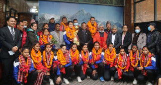 स्वर्ण विजेता महिला भालिबल टोली स्वदेश फिर्ता, विमानस्थलमा भव्य स्वागत