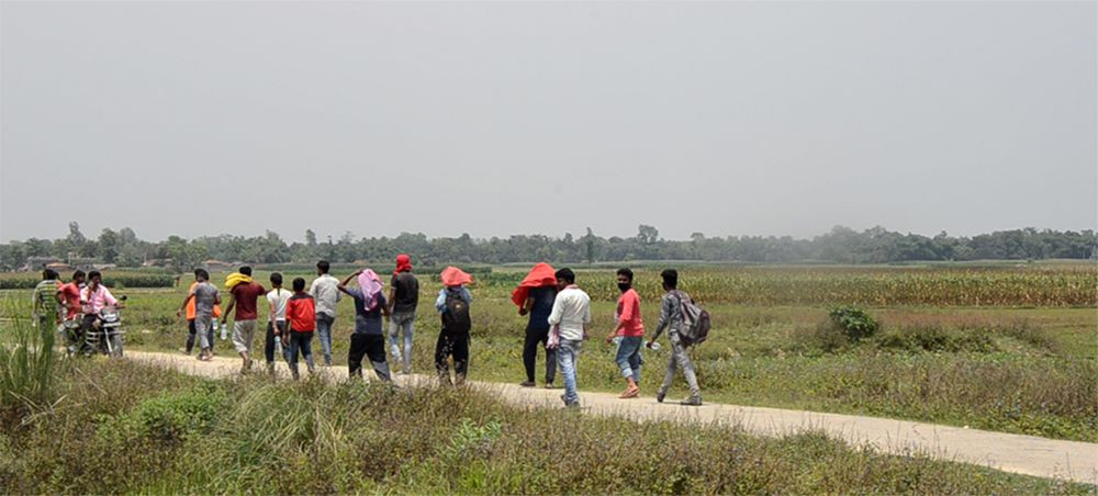 सीमाक्षेत्रमा घर फर्कनेको लर्को