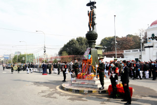 सेनाद्वारा जङ्गी अड्डामा राष्ट्र निर्माताप्रति सलामी र सम्मान अर्पण