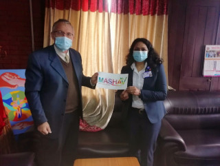 इजरायलद्वारा पाँच लाख ६३ हजार थान सिरिन्ज हस्तान्तरण