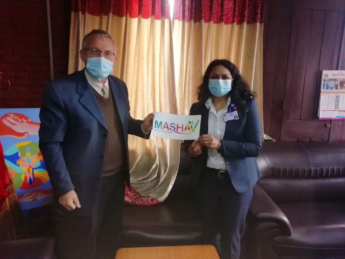 इजरायलद्वारा पाँच लाख ६३ हजार थान सिरिन्ज हस्तान्तरण