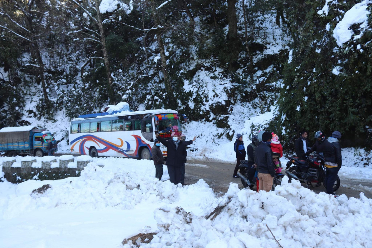 Snowfall_Clear_Bus (2).jpg