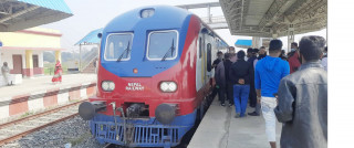 भरिभराउ भएर चल्न थाल्याे नेपाल-भारत रेल,  भाडा ९० देखि ४५० रूपैयाँसम्म