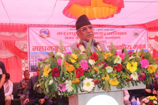 गणतन्त्र विरोधीहरु जनताका अधिकार खोस्न उद्यत छन् : दाहाल
