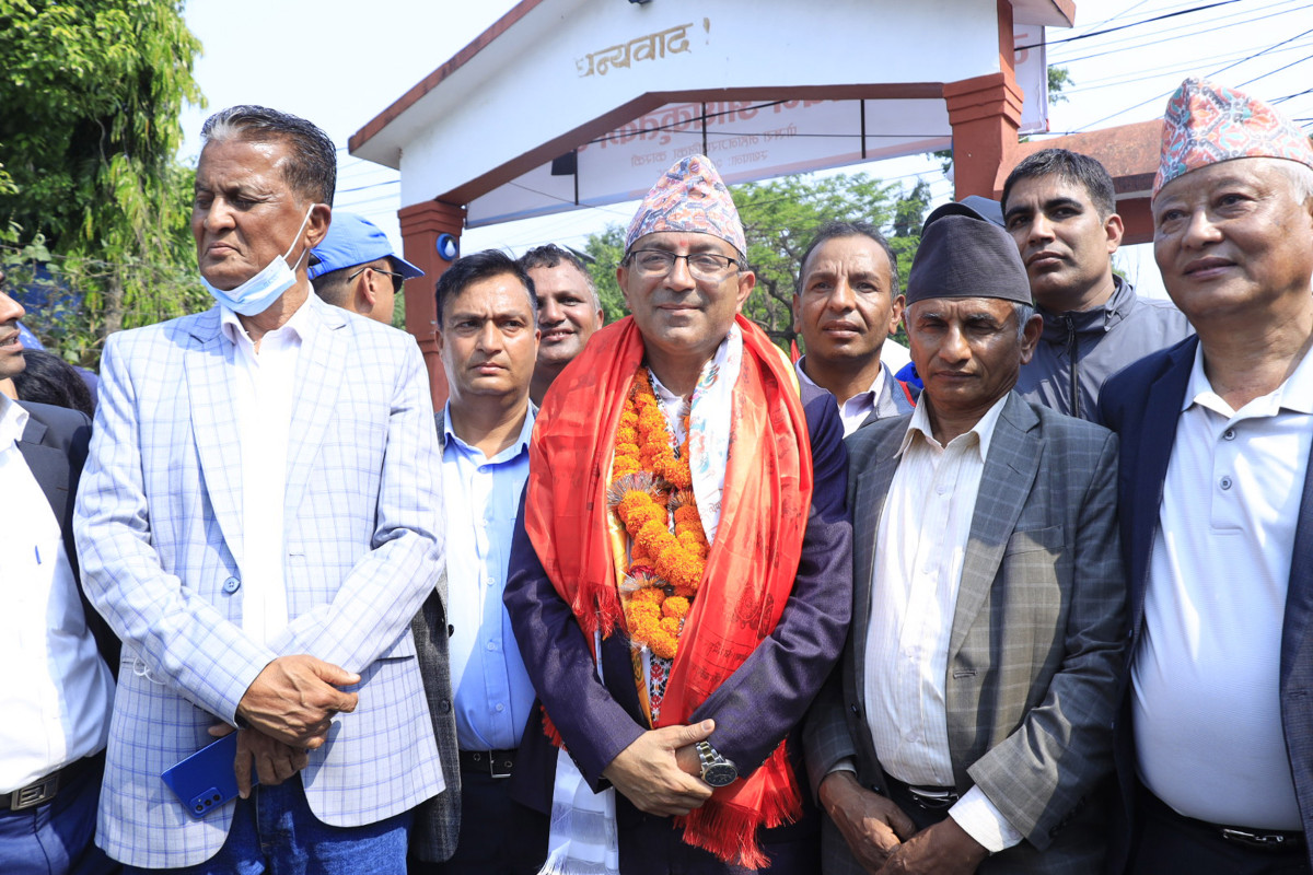 गठबन्धनका नेता पाण्डे र थापालाई साक्षी राखेर पाेखरा महानगरमा आचार्यकाे उम्मेदवारी