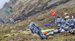 तारा एयरको जहाज दुर्घटनास्थलमा पुग्यो प्रहरी,  मृतकको शव पोष्टर्माटमका लागि काठमाडौं ल्याइँदै