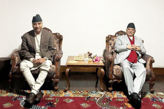 प्रचण्डलाई विश्वासकाे मत दिने देउवाकाे आश्वासन