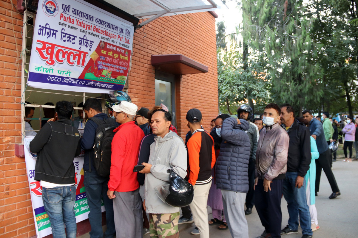 दसैँका लागि अग्रीम टिकट बुकिङ खुला, बिहान ३ बजेदेखि यात्रु लाइनमा 