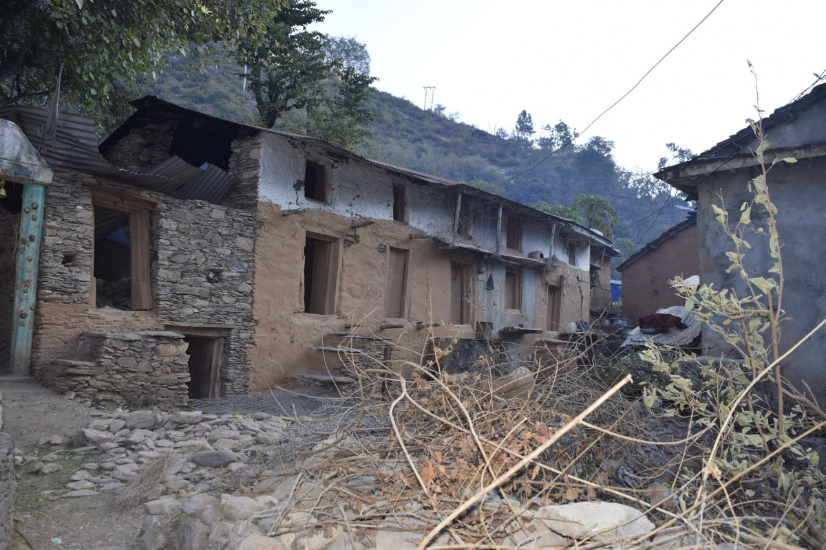 भूकम्प र बाढीले उठीवास, बझाङका गाउँ खाली