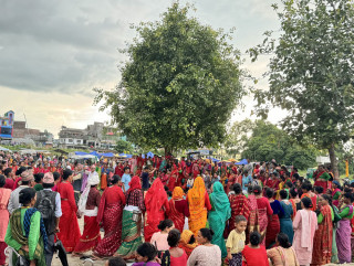 ‘हाटबजारमा पनि डेउडा’