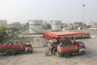 इन्धन डिपोबाट स्थानीय अहोरात्र त्रसित