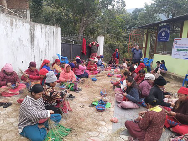 पचास जना महिलालाई ढकिया बुन्ने तालिम
