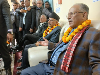 माओवादी केन्द्रका अध्यक्ष दाहाल पत्रकार भेटघाटमा
