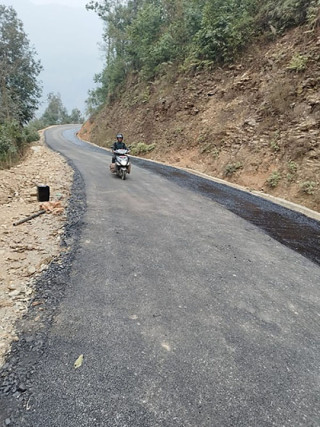 दुई सडक कालोपत्र