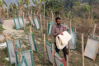 इन्टरनेटमा हेरेरै केराको खम्बाबाट कागज उत्पादन, मासिक लाखाैं आम्दानी