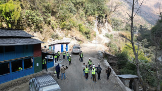 दुर्गम गाउँमा सडक पहुँच