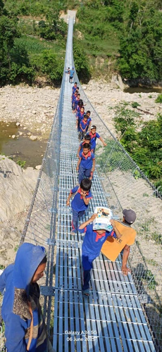 झोलुङ्गे पुलले विद्यार्थी आवत-जावतमा सहज
