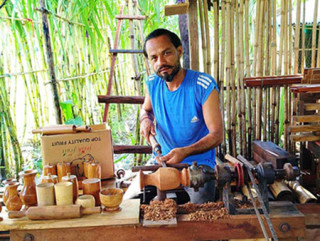 युट्युबबाट सिकेर काष्ठकलाको कर्ममा