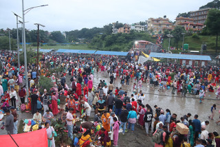भाद्रकृष्ण औँशी : पितृप्रति श्रद्धा प्रकट गर्न बिहानैदेखि गोकर्णेश्वरमा हजारौँ भक्तजन