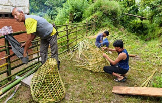 संस्कृतिसँगै परम्परागत हस्तकलाको सिप सिकाउँदै ‘टेम्केमैयुङ’