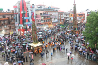 रातो मच्छिन्द्रनाथको रथ लगनखेल पुर्याइयो