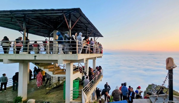 मानहुँकोटमा पर्यटकको चहलपहल बढ्यो