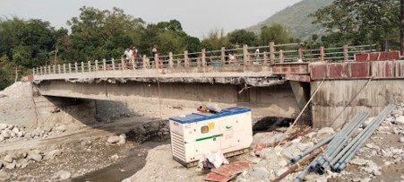 भटौली खोलामाथि निर्माणाधीन पक्की पुल अन्तिम चरणमा