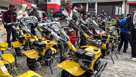 ढोरपाटनका किसानलाई अनुदानमा यान्त्रिक हलो