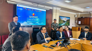 करदाता प्रोत्साहनमा उपहारमा दस लाख जित्ने जोशी र एक लाख विजेता खरेललाई अर्थमन्त्री स्वर्णिम वाग्लेको बधाई