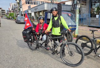 दश वर्षीय छोरासहित मेची-महाकाली साइकल यात्रा