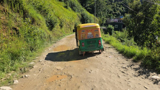 ओखलढुङ्गा–रुम्जाटार सडक पुनः कालोपत्र गरिँदै