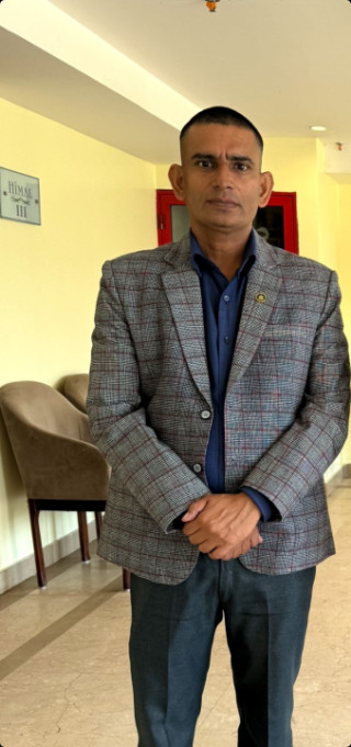 मोबाइलको कभर र सिसा फेर्दा तीन सय ५० तिरेका प्रहरी नायब निरीक्षकलाई पर्यो दस लाखको करदाता प्रोत्साहन बम्पर उपहार