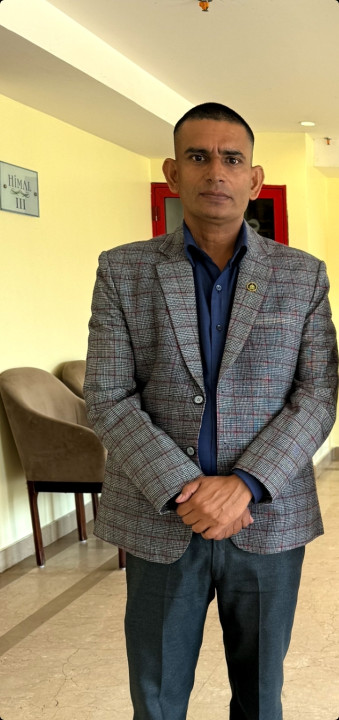 मोबाइलको कभर र सिसा फेर्दा तीन सय ५० तिरेका प्रहरी नायब निरीक्षकलाई पर्यो दस लाखको करदाता प्रोत्साहन बम्पर उपहार