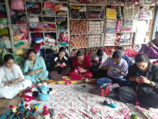 धागोबाट सिर्जना, आत्मनिर्भर बन्दै आमाहरू